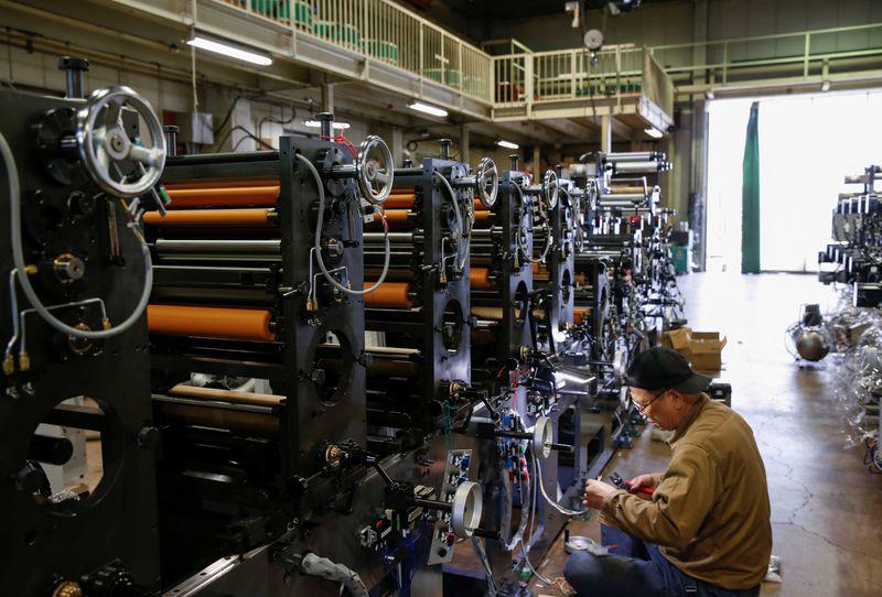 Shivaan Tandon, chuyên gia kinh tế thị trường tại Capital Economics, cho biết xét đến tình hình sản xuất yếu kém chung của khu vực, các nhà hoạch định chính sách có thể sẽ tập trung sự chú ý vào việc phục hồi tăng trưởng.
