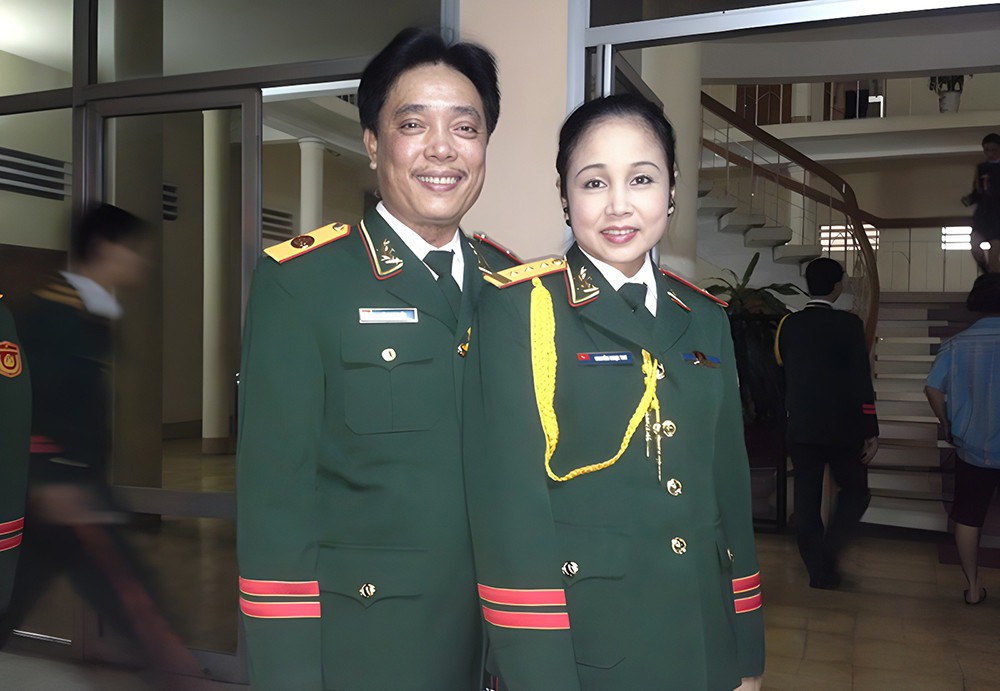 &#39;Trùm vai đểu&#39; Minh Tuấn tiết lộ về hôn nhân ngọt ngào với Đại tá, NSND Ngọc Thư - 2