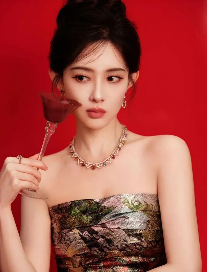 Nhan sắc của Mạnh Tử Nghĩa.