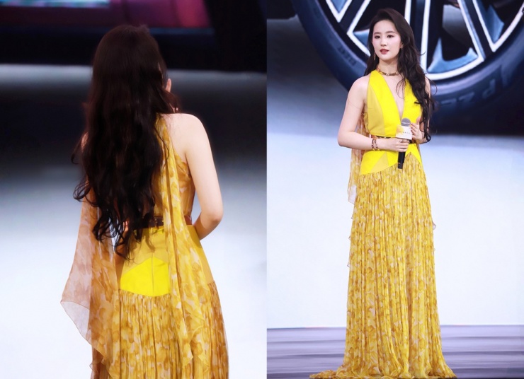 Tại sự kiện diễn ra tháng 4, cô mặc thiết kế dòng Haute Couture ​​​của Ronald van der Kemp.