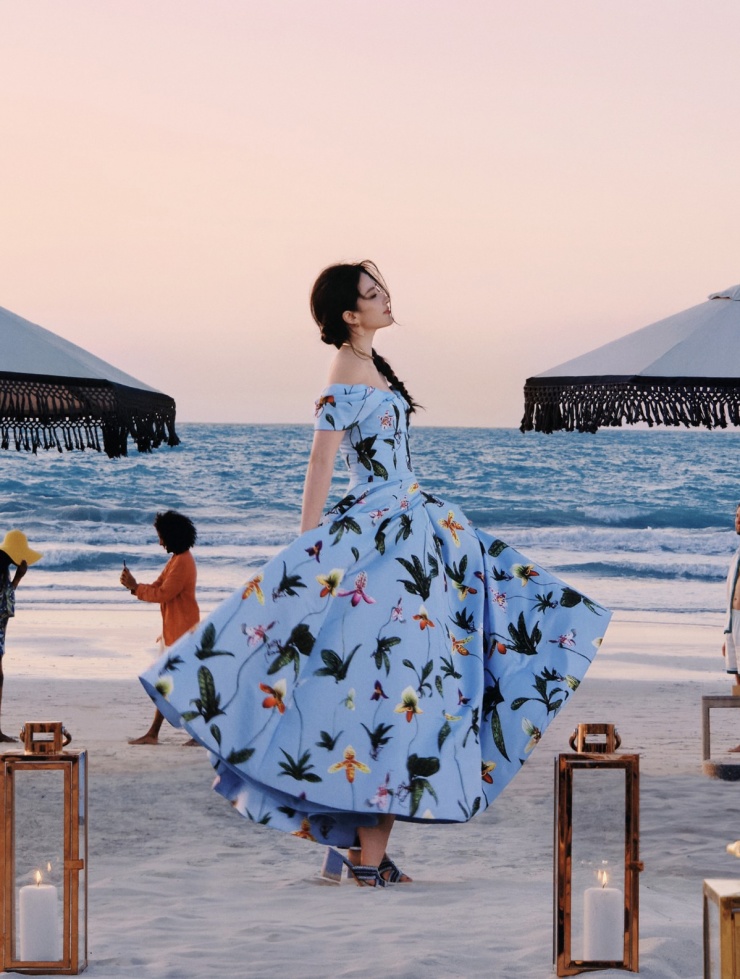 Trang Marie Claire nhận xét Lưu Diệc Phi toát phong thái điềm tĩnh.