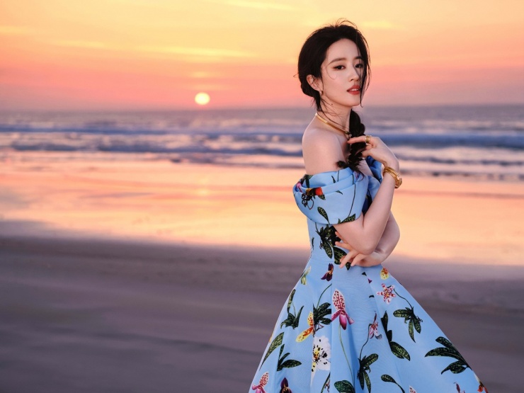 Người đẹp trong thiết kế của Oscar de la Renta.