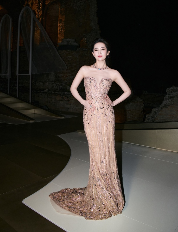 Thiết kế trong bộ sưu tập xuân 2025 của Elie Saab.
