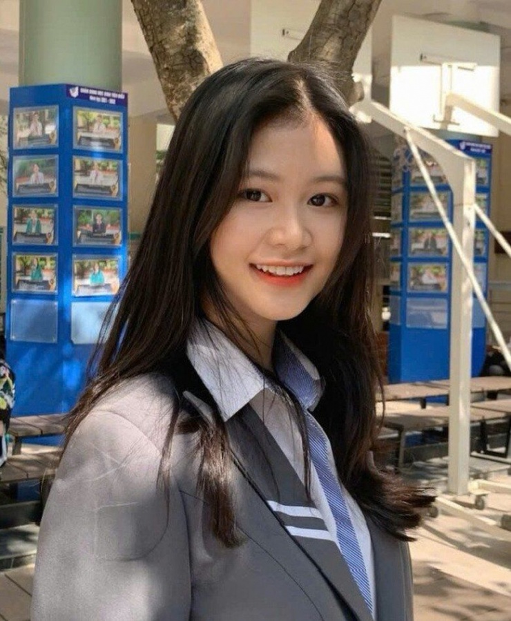 Mỹ nhân 2K4 được khen xinh như búp bê sống, có nhân trắc học hoàn hảo hơn cả Tân Hoa hậu Việt Nam? - 5