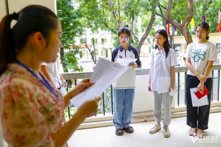 Học sinh dự thi tuyển sinh vào lớp 10 năm 2025. Ảnh Phạm Hải