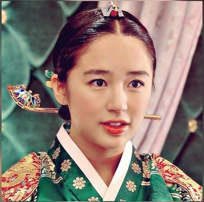 Thái tử phi đẹp nhất xứ Hàn: Yoon Eun Hye bao năm vẫn là huyền thoại - 5