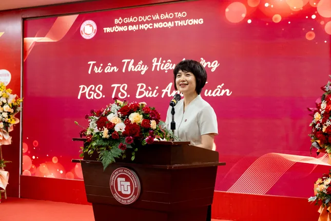 PGS.TS Phạm Thu Hương phát biểu tại lễ tri ân PGS.TS Bùi Anh Tuấn ngày 30/6/2025.