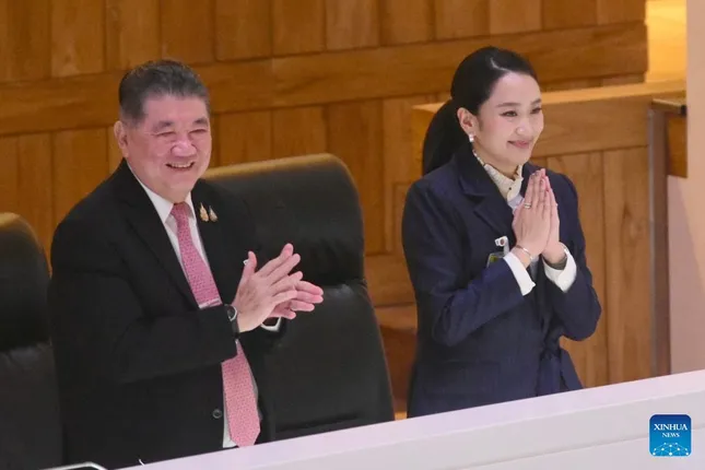 Bà Paetongtarn và ông Phumtham. (Ảnh: Tân Hoa Xã)