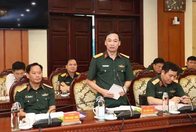 Đại tá Lưu Nam Tiến, tân Chính ủy Bộ Tư lệnh Thủ đô phát biểu nhận nhiệm vụ. Ảnh: Viết Thành