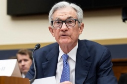 Chủ tịch Fed thừa nhận không thể hạ lãi suất vì ông Trump