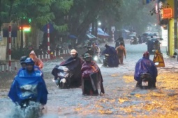 Vì sao mưa lớn ngày càng dữ dội ở Việt Nam?