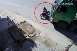 Clip: Va chạm kinh hoàng, người đàn ông lăn khỏi bánh xe tải trong tích tắc