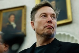Elon Musk và cuộc chiến chính trị đang nhấn chìm Tesla