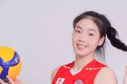 Làm đẹp - Sắc vóc hoa khôi 17 tuổi của bóng chuyền Việt Nam