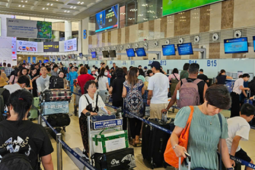 Bất ngờ giá vé máy bay