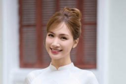 Cuộc sống hiện tại của Hòa Minzy sau 5 tháng úp mở có tình yêu mới