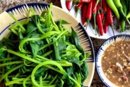 Không chỉ giúp nhuận tràng, loại rau rẻ tiền bán đầy chợ này còn giúp ngủ ngon, giảm stress hiệu quả