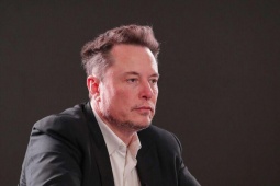 Tesla bị xóa sổ hàng tỷ USD giá trị sau khi Elon Musk tái khiêu khích ông Trump
