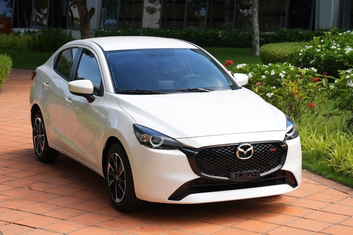 Mazda 2 thu hút&nbsp;nhờ thiết kế tinh tế và sang trọng.