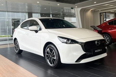 Mazda2 khuyến mãi giảm sâu tháng 7/2025