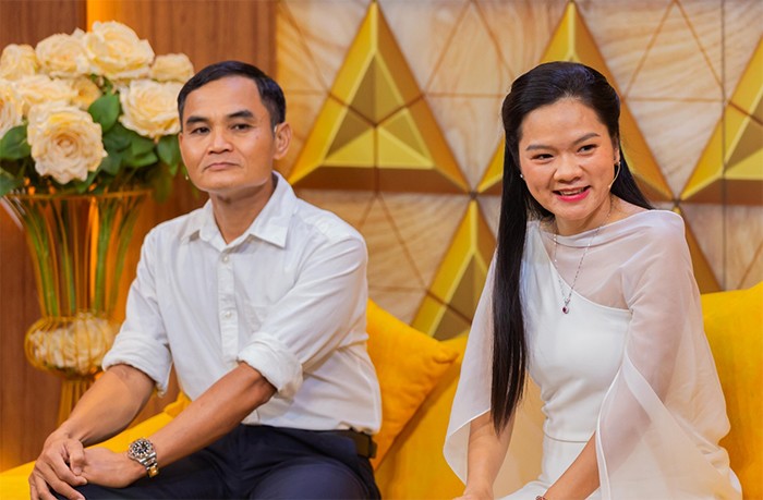 Anh Văn Tỉnh vẫn luôn tôn trọng và chia sẻ mọi điều trong cuộc sống với vợ.
