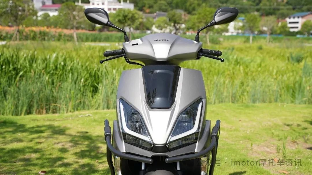 NS125GU trang bị nhiều công nghệ hiện đại