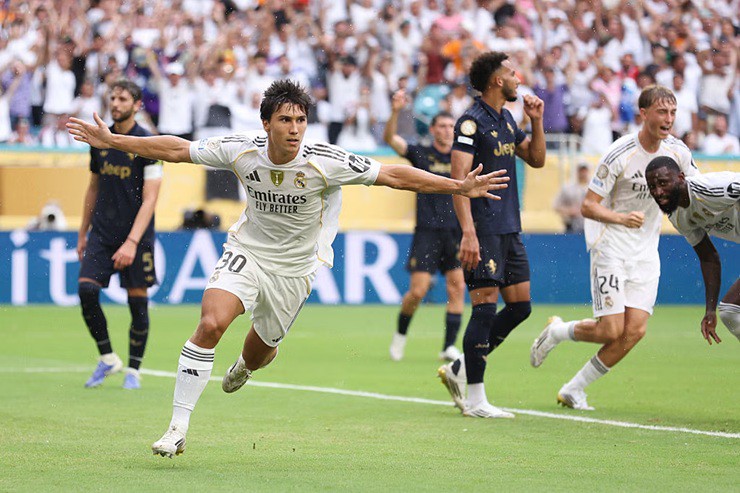 Cầu thủ Real Madrid ăn mừng chiến thắng trước Juventus