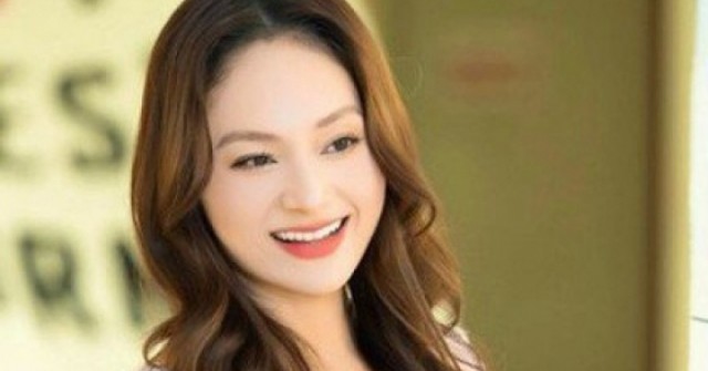 Nữ diễn viên Vbiz nói được 4 thứ tiếng cực đỉnh...