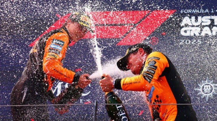 McLaren có chiến thắng 1-2 thứ 4