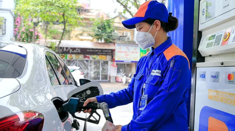 Giá xăng trong nước ngày mai (3/7) dự kiến giảm mạnh