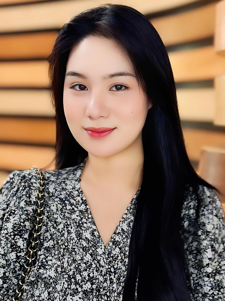Được biết, Khánh Ngân sở hữu chiều cao khủng hơn 1,70m. Nhan sắc nổi bật của Khánh Ngân được công chúng khuyên nhủ nên thử sức ở các cuộc thi hoa hậu.