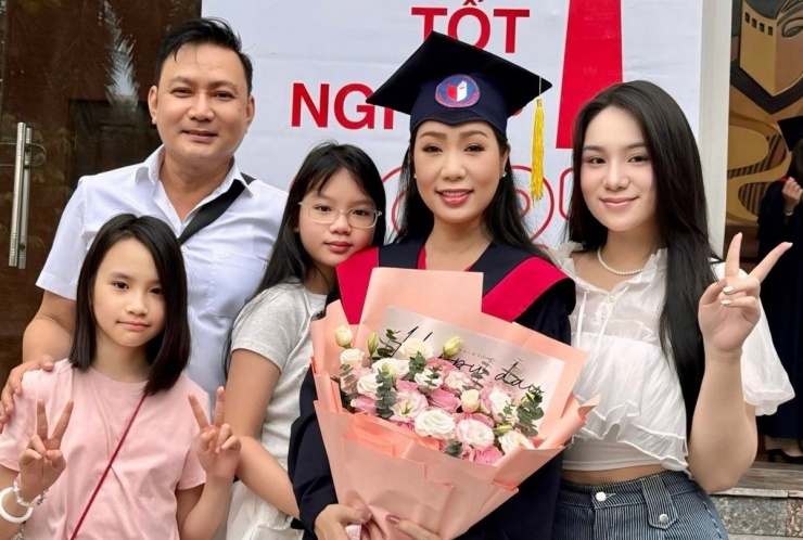 Gần đây, con gái Trịnh Kim Chi cùng một số bạn bè khởi nghiệp kinh doanh mô hình văn phòng, không gian học tập linh hoạt.
