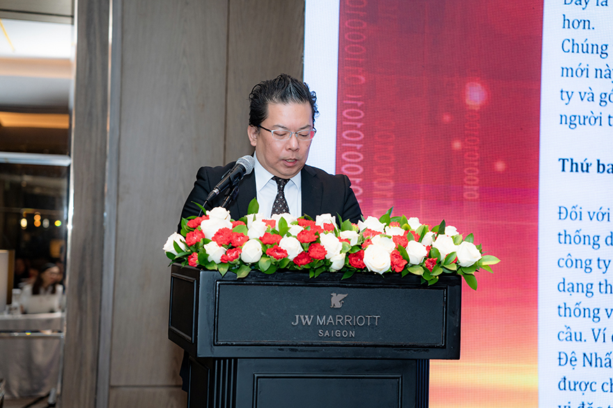 Giám đốc Khối Marketing Acecook Việt Nam - ông Shimamura Masafumi công bố chiến lược đổi mới sản phẩm công ty