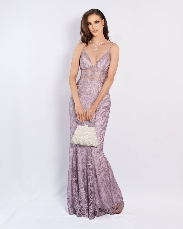 Trong một buổi phỏng vấn, Yessica kể lại kỷ niệm tuổi thơ đã khơi dậy ước mơ trở thành hoa hậu: “Gia đình tôi không có tivi. Một lần đi du lịch, chúng tôi ở trong căn phòng có tivi và đúng lúc đó, cuộc thi Hoa hậu Hoàn vũ đang phát sóng, khiến tôi bị cuốn hút hoàn toàn”.