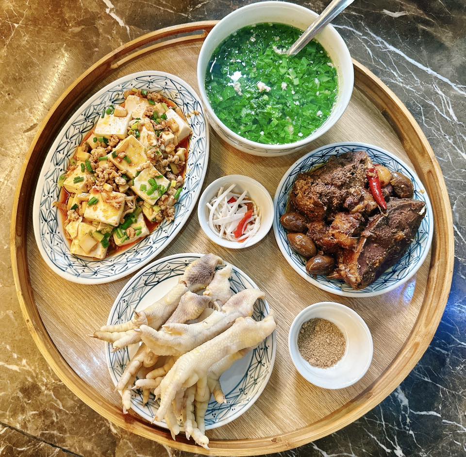 Đậu hũ Tứ Xuyên - Canh rau cải thịt băm - Chân gà luộc - Cá kho thịt