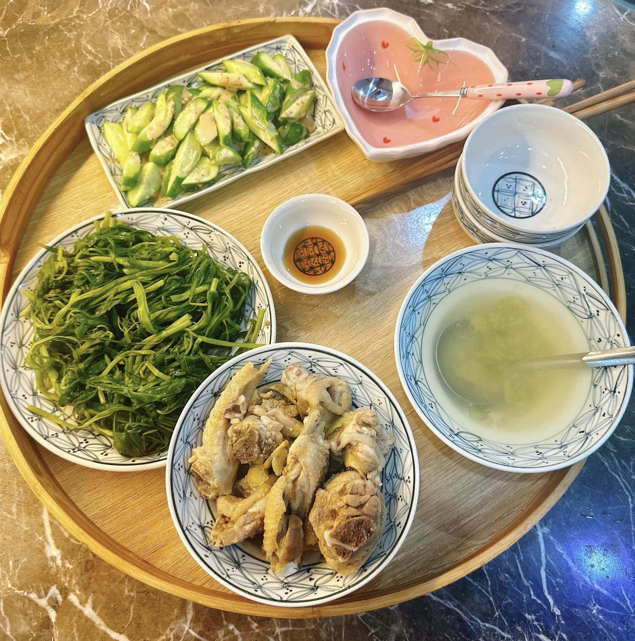 Nộm dưa chuột - Gà rang gừng - Rau muống luộc