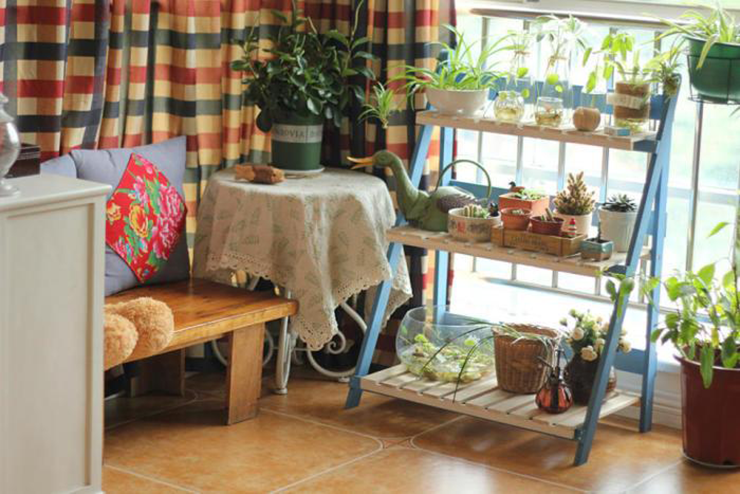 Một số khác lại chỉ ra một vài lỗi trong cách bố trí, sắp xếp của căn hộ. Một vài người thì nói rằng cách trang trí nhà của cô nàng quá sến súa, rườm rà.
