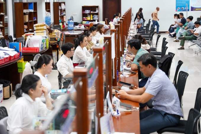 Công chức Đà Nẵng làm việc tại Trung tâm hành chính Đà Nẵng, tháng 5/2024. Ảnh: Nguyễn Đông