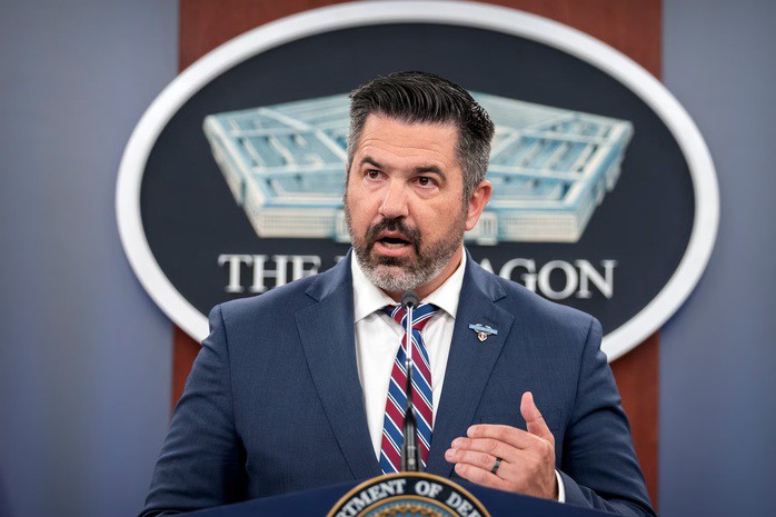 Người phát ngôn Lầu Năm Góc Sean Parnell phát biểu trong cuộc họp báo ngày 2-7 tại Washington. Ảnh: AP