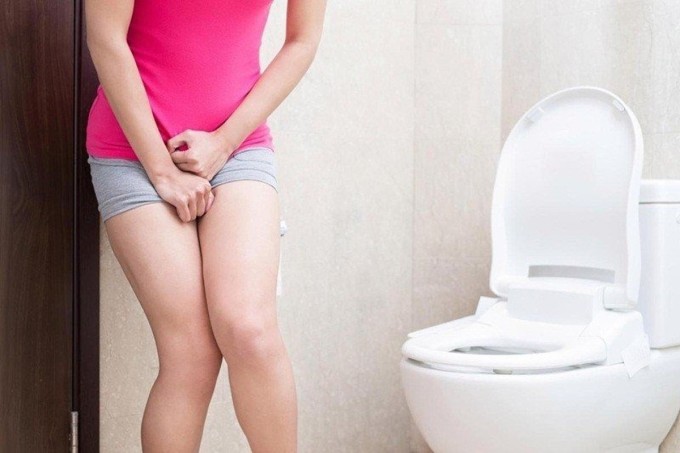 Tiểu đêm nhiều lần, thay đổi màu nước tiểu là dấu hiệu thận đang gặp vấn đề.