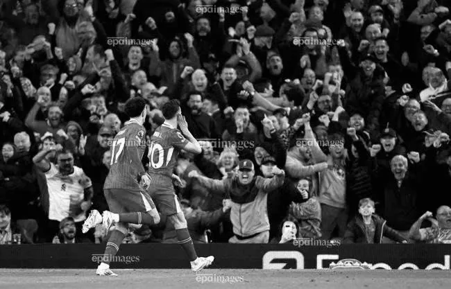 Người hâm mộ thương tiếc ngôi sao Liverpool Diogo Jota qua đời vì tai nạn xe hơi. Ảnh: EPA.