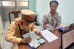 Diễn biến mới vụ tài xế ô tô chạy xe ngược chiều còn văng lời đe dọa