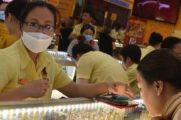 Giá vàng hôm nay, 3-7: Tiếp tục nóng lên