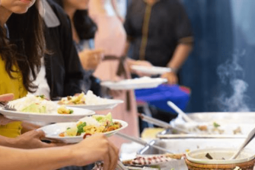 Ăn buffet 360.000 đồng/người, 2 người phụ nữ nhập viện, yêu cầu bồi thường 7 triệu đồng, cơ quan quản lý khẳng định: Không cần, lỗi ở khách 
