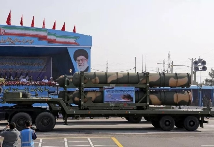 Không có chiến đấu cơ hiện đại khiến Iran mất đi một thành phần quan trọng trong mạng lưới phòng không. Ảnh minh họa tổ hợp phòng không S-300 của Iran. Nguồn: AFP.