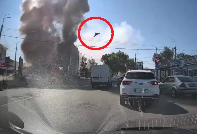 UAV đánh trúng cơ sở tuyển quân của Ukraine ở Poltava (ảnh: Pravda)