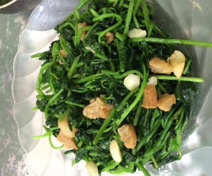 Vì hương vị thanh mát, lạ lẫm, hiện nay, nhiều người thành phố tìm mua rau lỗ bình về thưởng thức mỗi khi đến mùa.
