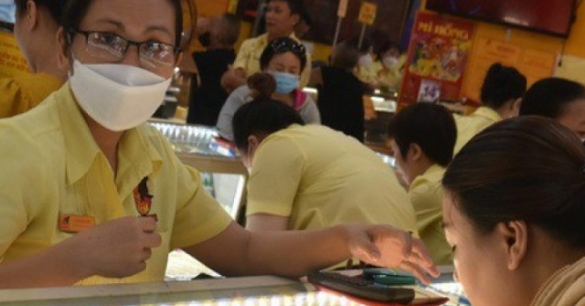 Giá vàng hôm nay, 3-7: Tiếp tục nóng lên