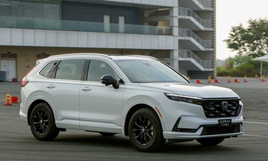 Khách hàng Việt hưởng lợi vì giá xe ô tô hybrid giảm mạnh - 3