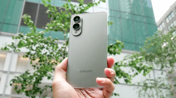 Galaxy S25 Edge.